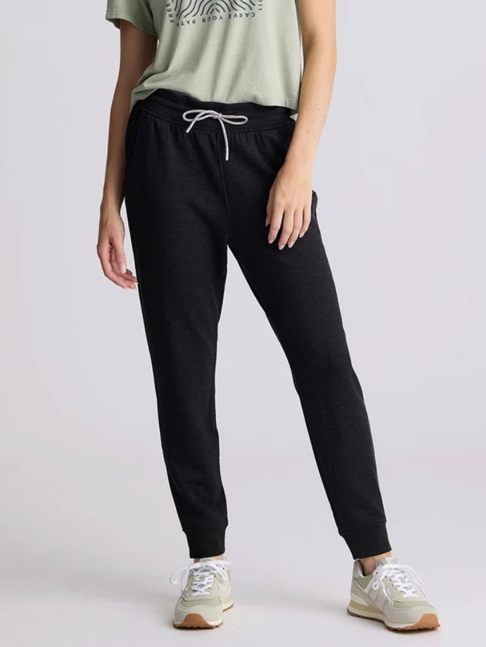 Free Fly Women's Bamboo Lightweight Fleece Jogger Medium Dark Grey